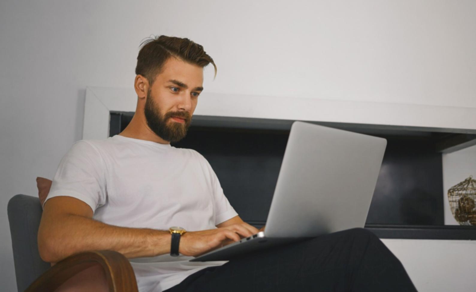 Pubblicazione e mercato editoriale satirico